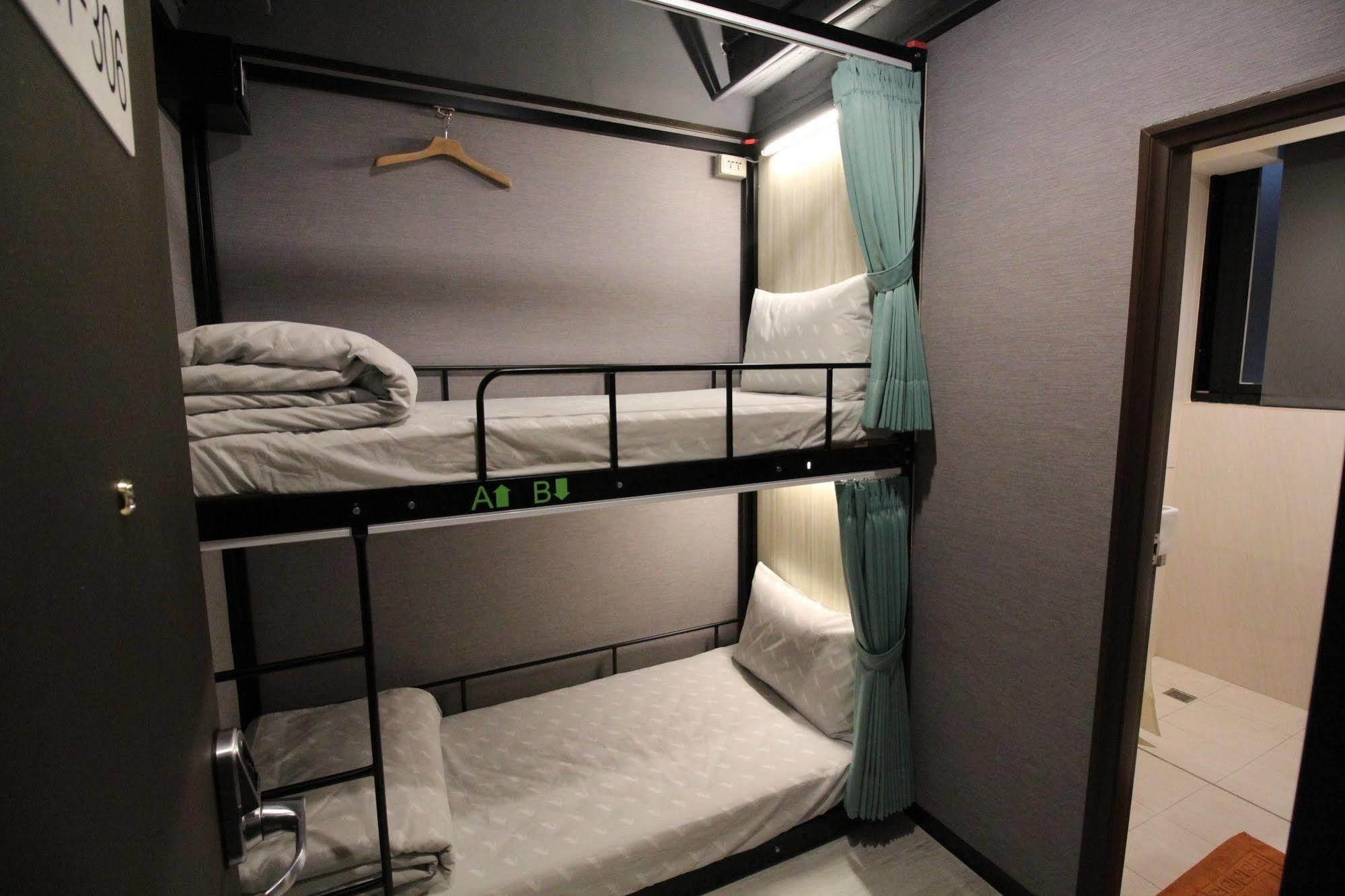Backpackers Hostel - Ximen Тайбэй Экстерьер фото